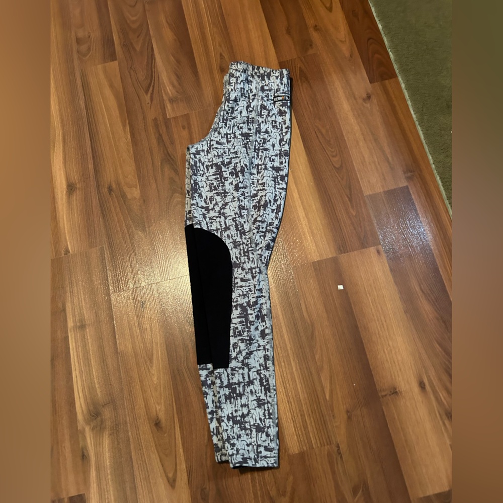 Very beautiful horse print Kerrit riding pants size small very good condition